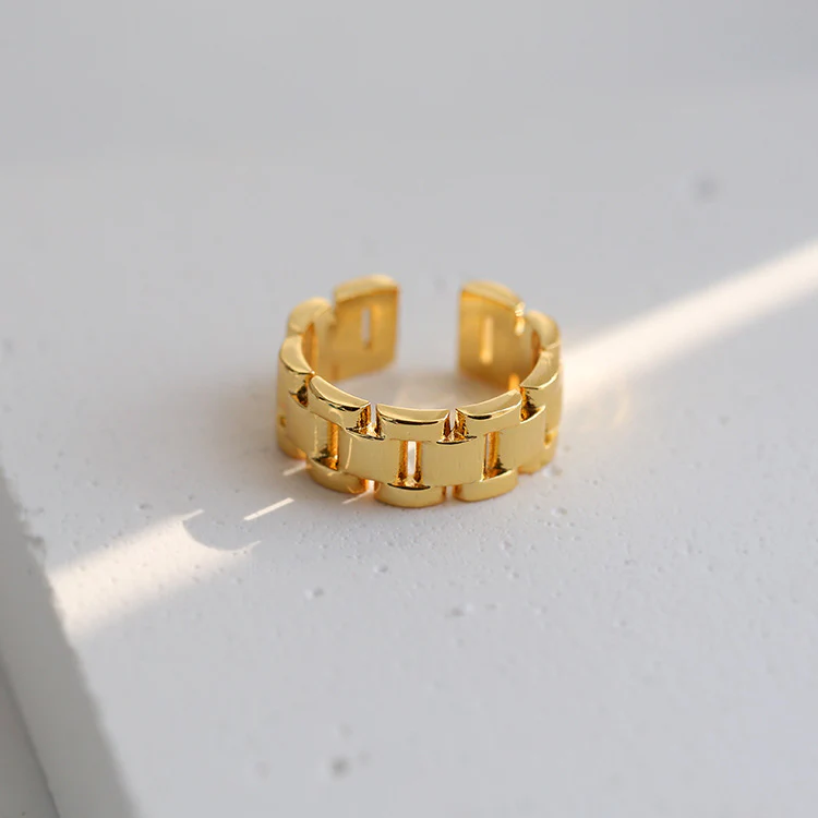 Elegant Link Chain Ring